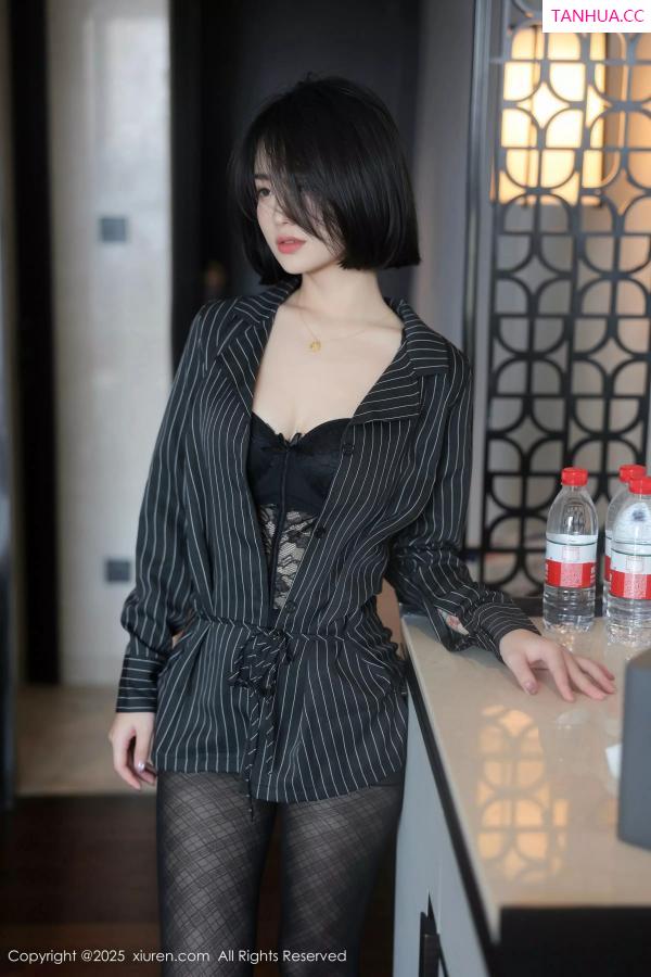 [XiuRen]高清写真图 2025.03.27 No.10076 汐子 魅惑黑丝